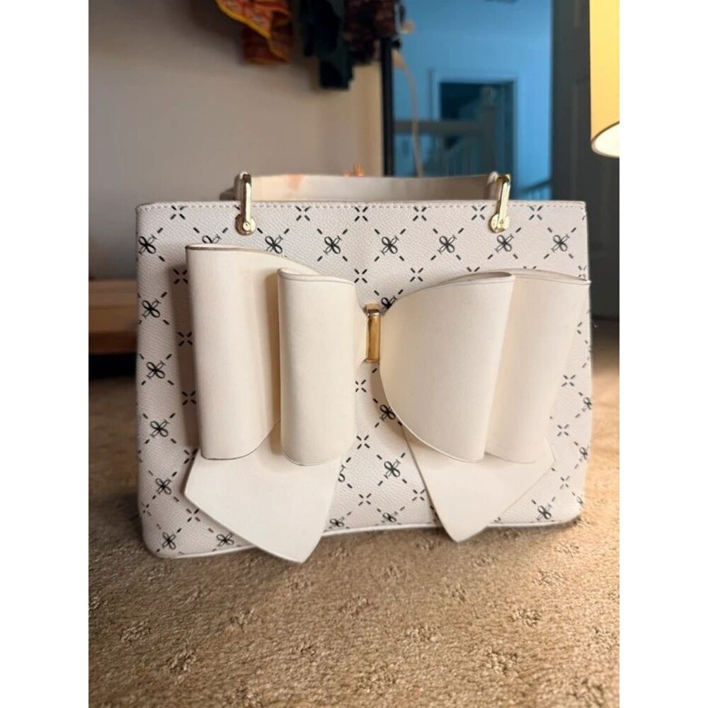 White handbag with bow